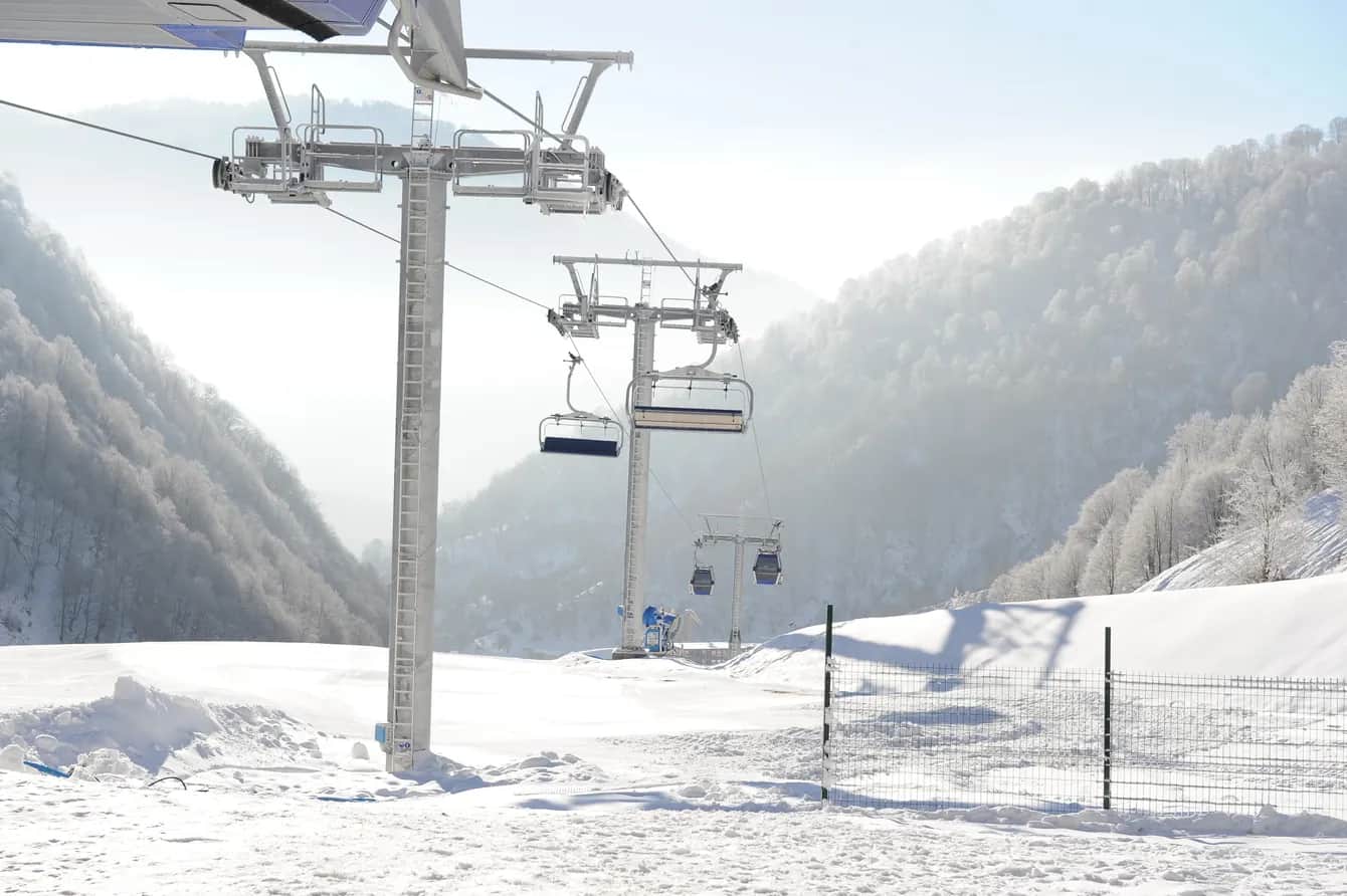 Cable car towers at Tufandag on a winter day